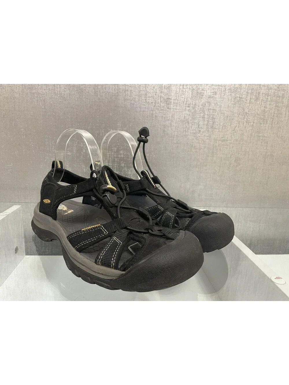 KEEN Men's Black Outdoor Waterproof Fisherman's Sandals Sz 9.5 (A336)